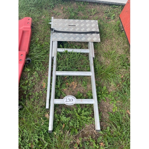 2301 - Aluminium folding ladder