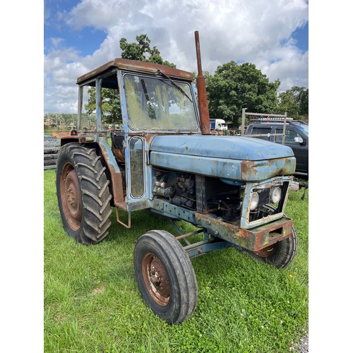 2093 - Leyland 384 tractor, runs & drives but needs battery