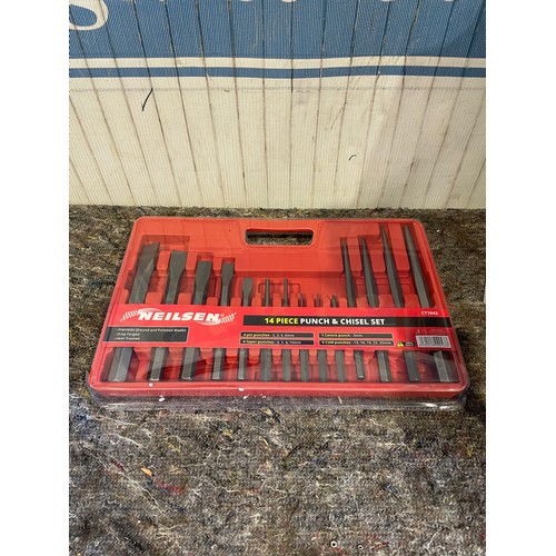 1571 - 14 Piece punch and chisel set