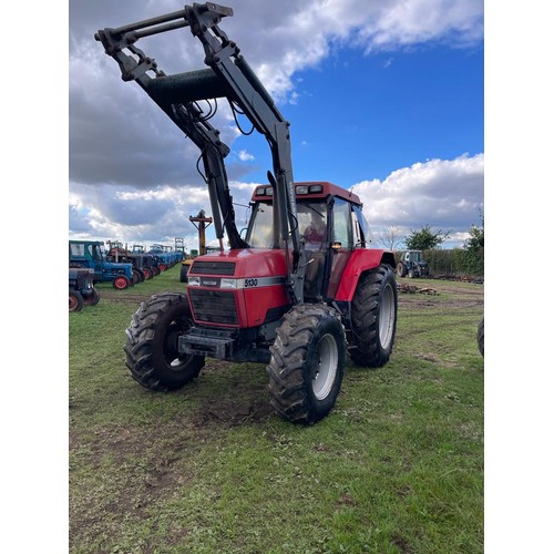 442 - Case International 5130 tractor. Runs. c/w Howard loader. Reg L262 UWP. V5 Applied for