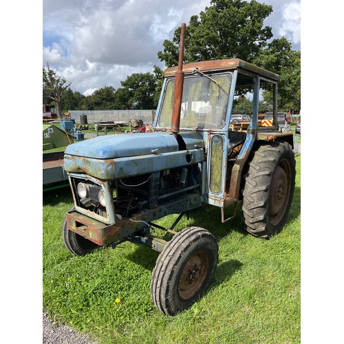 815 - Leyland 384 tractor, runs & drives but needs battery