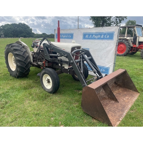 121 - David Brown selectamatic 990 tractor. Runs & drives, showing 5912 hours, engine was overhauled 10 ye... 