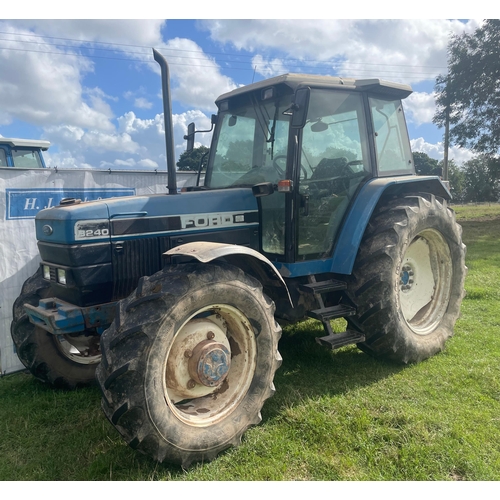 125 - Ford 8240 Powerstar SLE tractor. Runs & drives, showing 3577 hours but clock is not currently workin... 