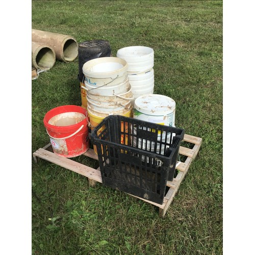 22 - Crates and buckets