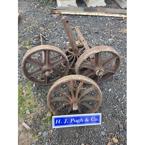 916 - 4- Iron wheels 19x3