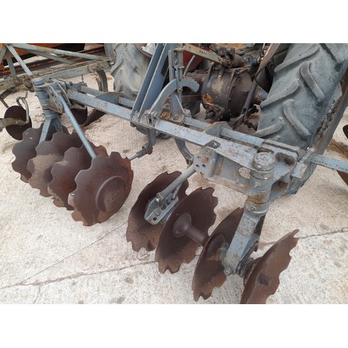 889 - Massey Ferguson heavy duty reversible disc harrow, badged. Model 719. Serial no. 0772