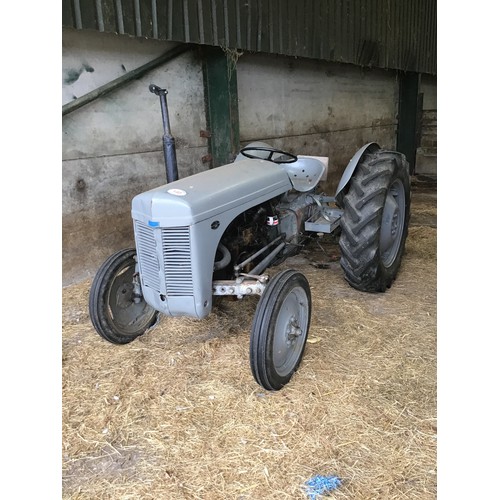 140 - 1954 Ferguson T20 diesel tractor, reduction gearbox, good tyres, running order. Reg 894 XVA. V5