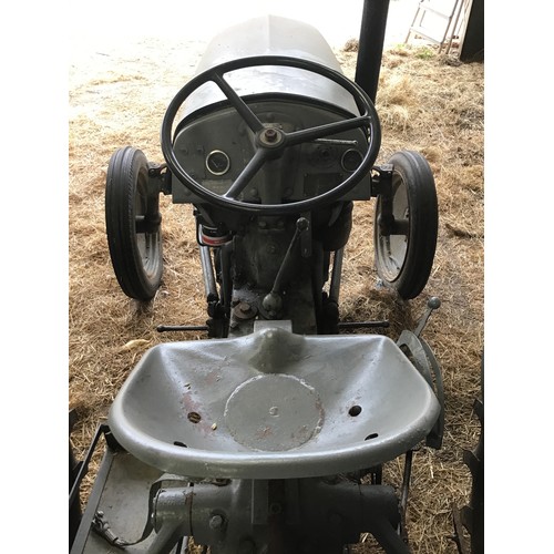 140 - 1954 Ferguson T20 diesel tractor, reduction gearbox, good tyres, running order. Reg 894 XVA. V5