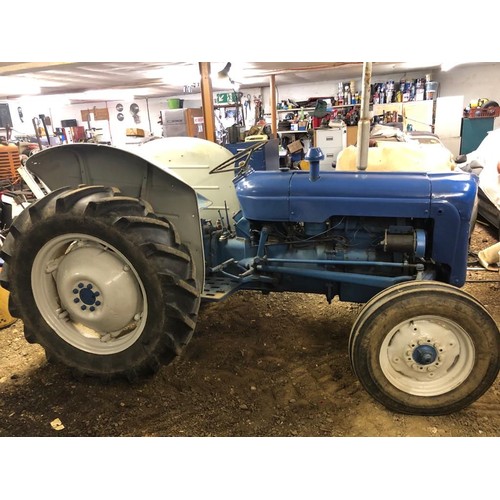 786 - Fordson Dexta tractor. Good restoration.