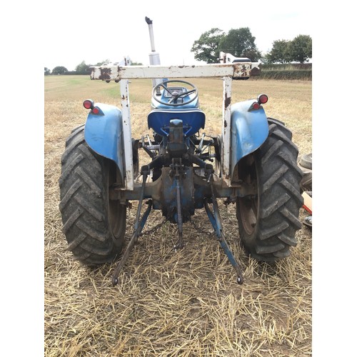 166 - Ford 2000 Pre Force tractor. 1964. Runs & drives, 3444 hours recorded. Reg LNP 762D. No v5