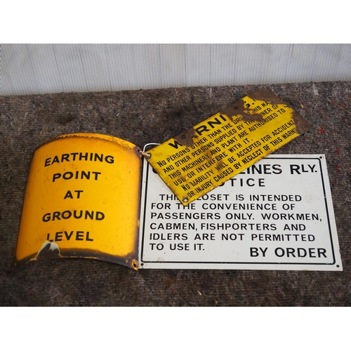 39 - 3 - Enamel signs - 'Earthing point at ground level'