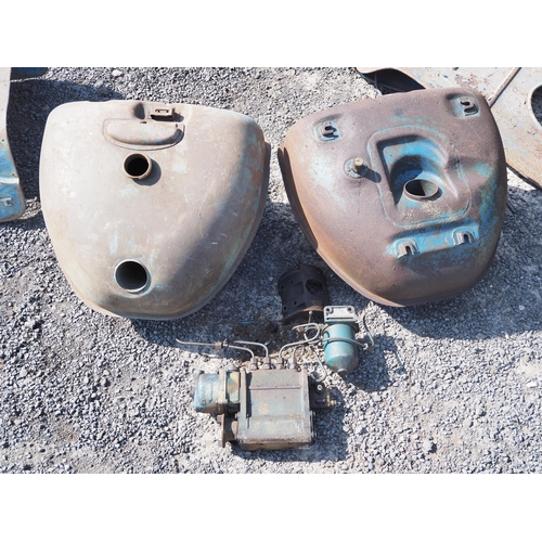 990 - 2- Fordson fuel tanks and injector pump