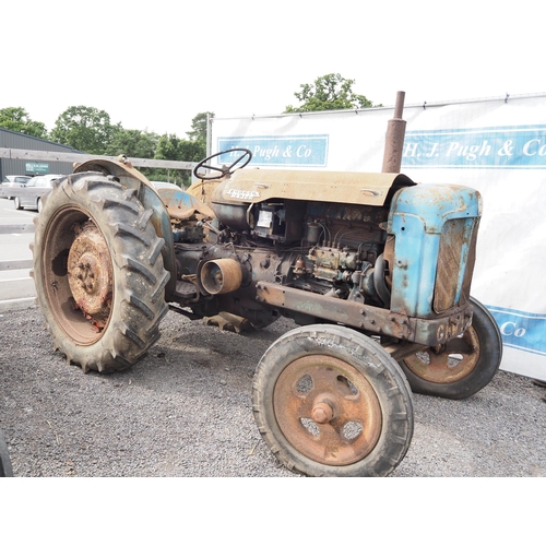 788 - Fordson Major tractor. Runs & drives fitted with belt pulley.