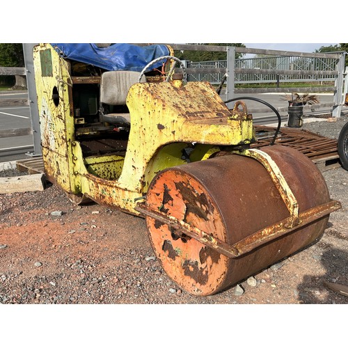 899 - Stothert & Pitt 32RD cricket pitch roller c/w Lister diesel engine