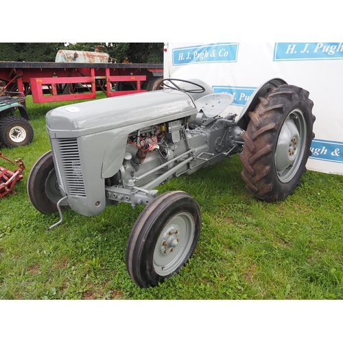 833 - Ferguson T20 petrol tractor, re sprayed, for spares