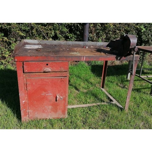 27 - Steel work bench with vice