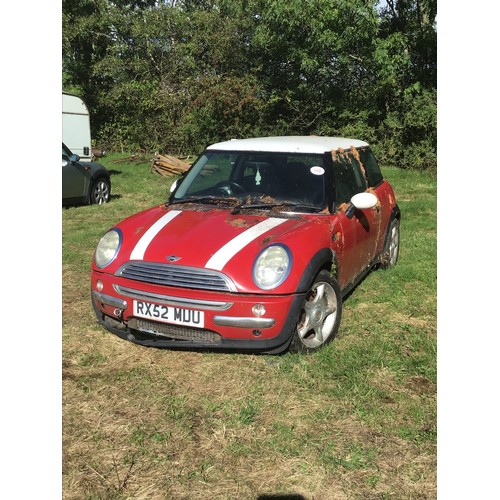 568 - Mini Cooper. Runs.  reg RX52 MUU.