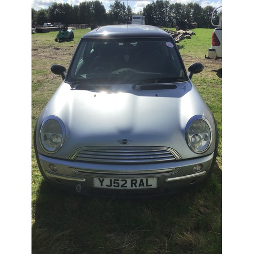 569 - Mini Cooper. reg YJ52 RAL. No key