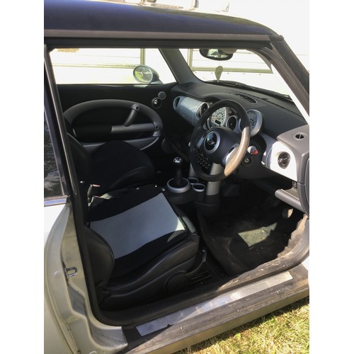 569 - Mini Cooper. reg YJ52 RAL. No key