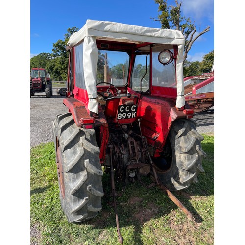 809 - Massey Ferguson 165 tractor. Runs and drives . V5