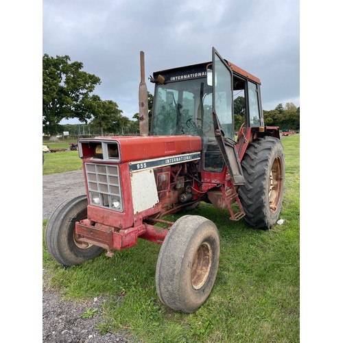 814 - International 955 tractor. Runs and drives. Low hours showing 2329. Reg EVJ 444W. V5