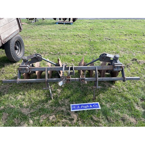 889 - Massey Ferguson heavy duty reversible disc harrow, badged. Model 719. Serial no. 0772