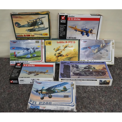 129 - 8 - Assorted model aircraft and tank kits