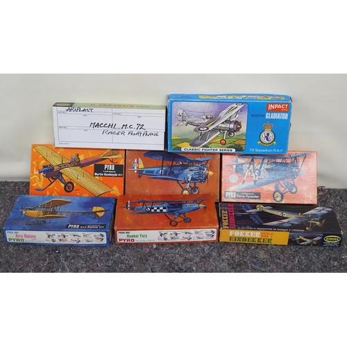 137 - 8 - Assorted model aircraft kits