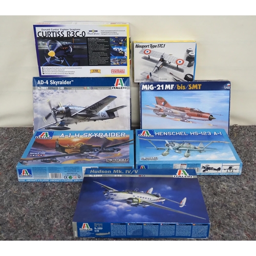 139 - 7 - Assorted model aircraft kits