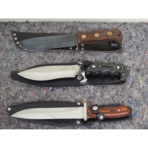 172 - 3 - Assorted hunting knives NOS