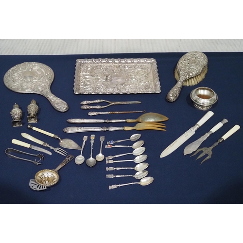 207 - Quantity of assorted silver and silver plated items