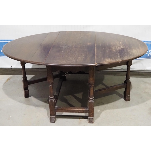 325 - Oak gateleg table 49