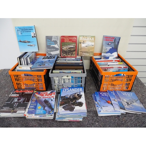 78 - Large quantity of aircraft reference books and magazines