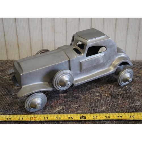 613 - Aluminium model car