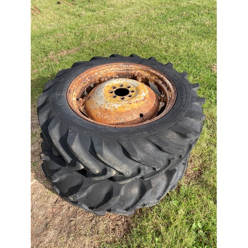 960 - 2- Wheels and tyres 11x28