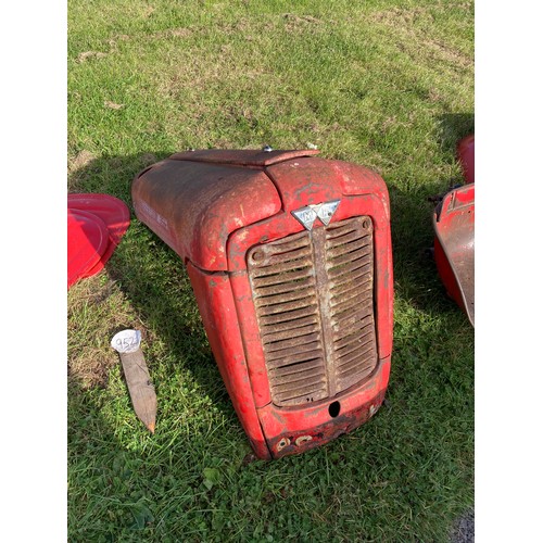 952 - Massey Ferguson 35X bonnet