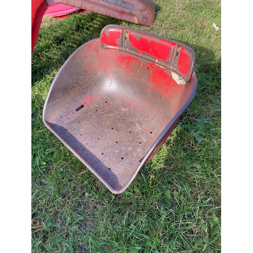 953 - Massey Ferguson 35X seat