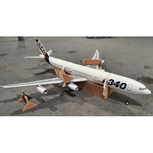 255 - Large scale model Airbus A340 124