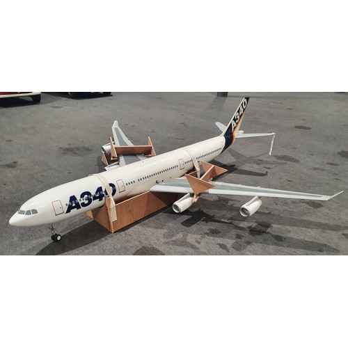 255 - Large scale model Airbus A340 124