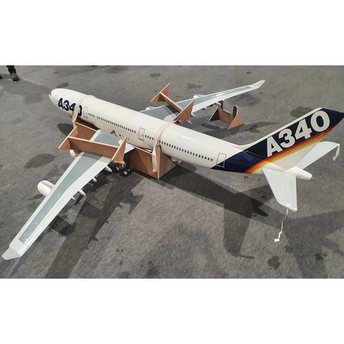 255 - Large scale model Airbus A340 124