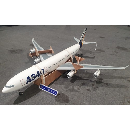 255 - Large scale model Airbus A340 124