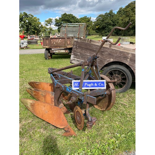 866 - Ransomes 3 furrow plough