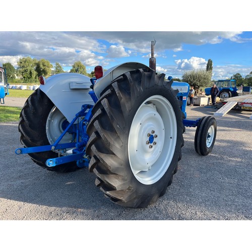 828 - Ford Major 4000 Pre Force Selecto Speed tractor. Restored, new tyres. Starts, runs and drives. Showi... 