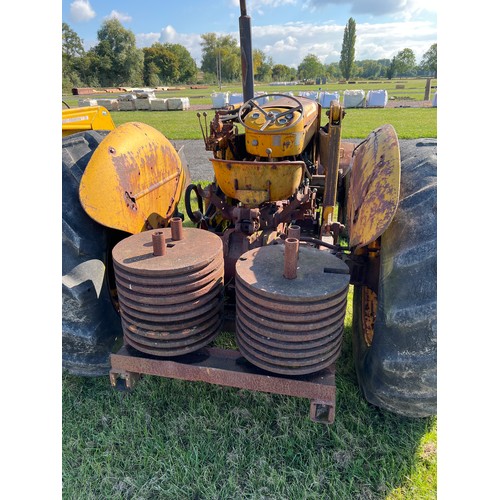 841 - Massey Ferguson 65 Industrial tractor. With loader and  MF shuttle gearbox. Starts, runs and drives,... 