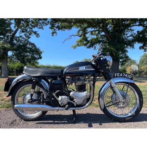 906 - Norton Atlas motorcycle. 1966. 750cc
From a private collection. Will need recommissioning. Matching ... 