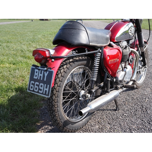 908 - BSA 650 Lightning motorcycle. 1970. 
C/w BSA dating certificate and matching numbers. Reg. BHY 669H.... 