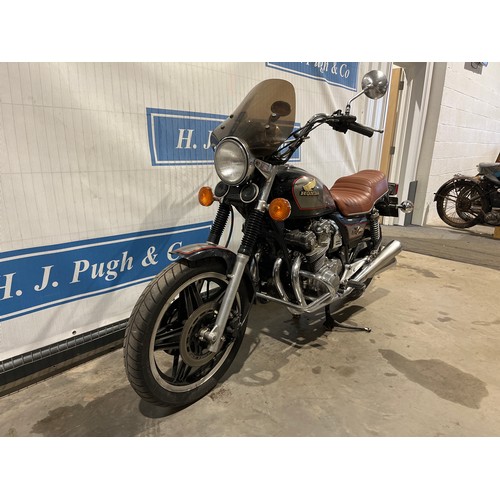 911 - Honda 750 Custom Exclusive Motorcycle. 1983
Engine no. RC01E-3202213 
Runs and rides, c/w panniers a... 