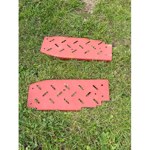 910 - Massey Ferguson 165 original footplates