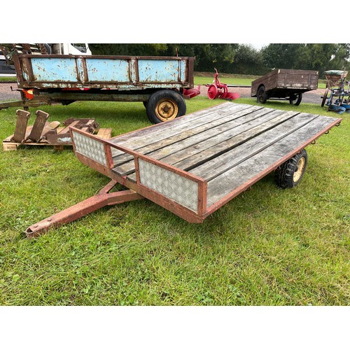 875 - Compact flat hay trailer