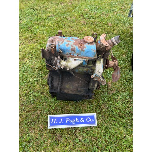 1015 - Fordson Dexta engine